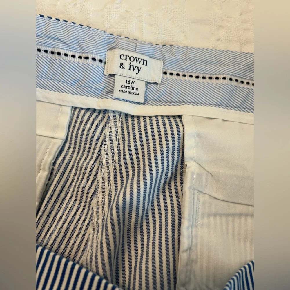 Crown & Ivy Light Blue white striped Caroline STRETCH 16W Shorts Classic - Picture 3 of 5